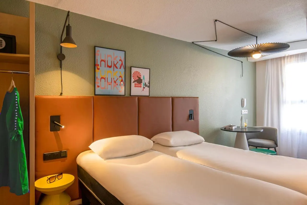 Ibis Cannes Centre 3*,